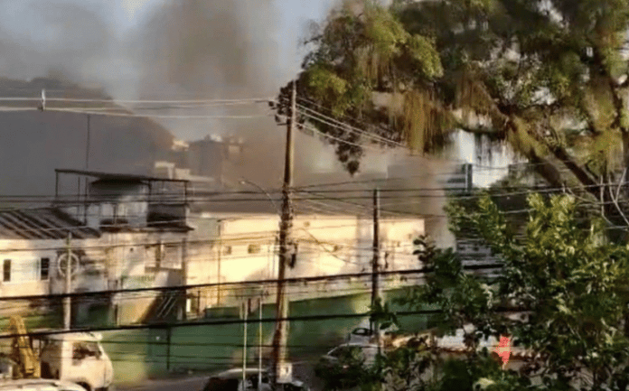 Incêndio atinge estacionamento do 18º Batalhão de Polícia Militar em