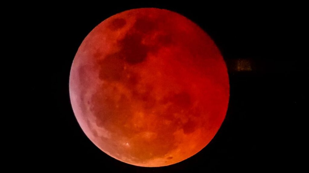 Eclipse lunar ocorrerá neste domingo e poderá ser visto no Rio Diário