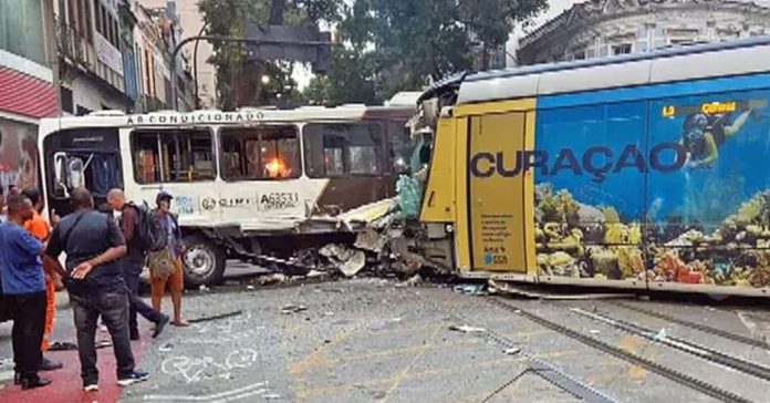 Acidente Entre Nibus E Vlt Deixa Mais De Feridos No Centro Do Rio