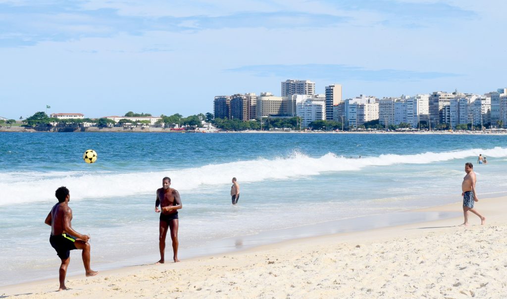 Fim de semana no Rio será de sol e 17 praias liberadas para banho