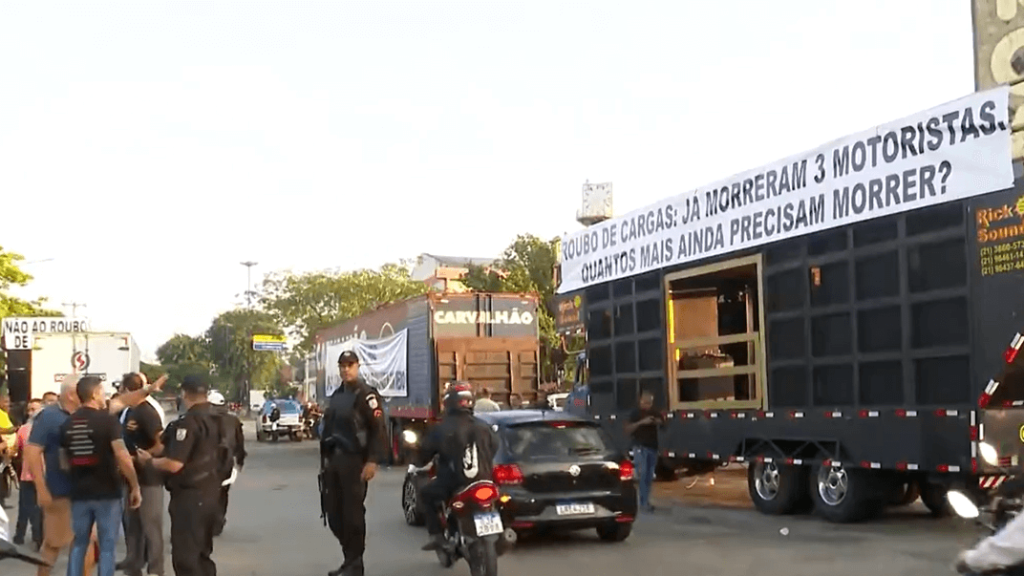 Caminhoneiros Protestam Contra Roubo De Cargas No Rio De Janeiro