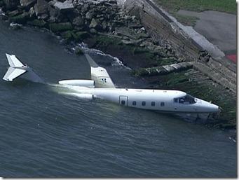 Avião da Ocean Air que caiu na Baía de Guanabara