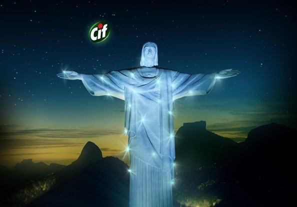 Resultado de imagem para Cristo Redentor iluminado no Rio