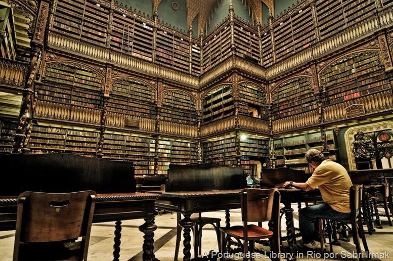 A Portuguese Library in Rio por Sabri Irmak