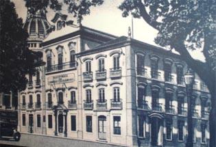 O prédio com a feição apresentada após a reforma de 1929, do Departamento de Correios e Telégrafos, tendo um terceiro andar ocupando todo perímetro do prédio.