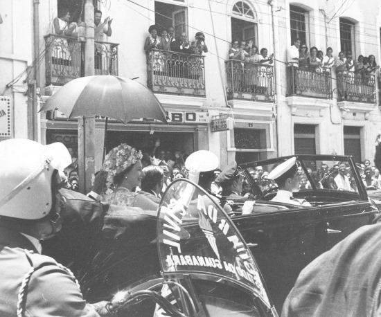 Rainha Elizabeth II desfilou pelo Rio de Janeiro em carro aberto - 1968