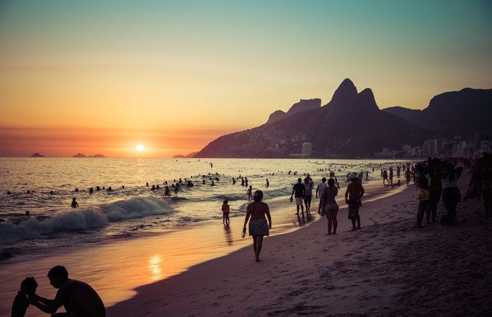 Crônicas Cariocas: a lição que vem das praias do Rio