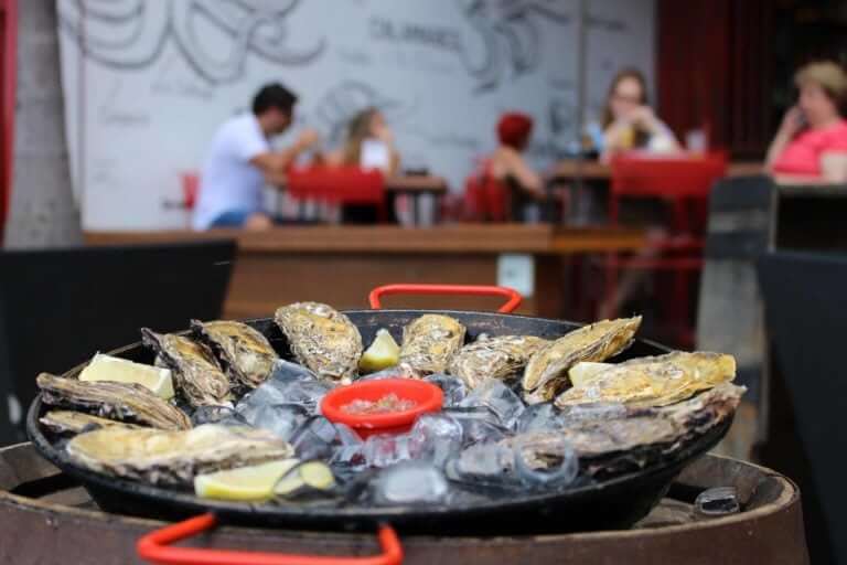 Venga Chiringuito lança evento pós-praia com degustação especial de ostras