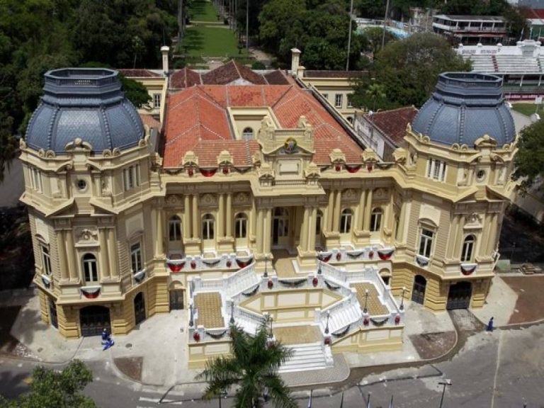 Palácio Guanabara volta a realizar visitas guiadas