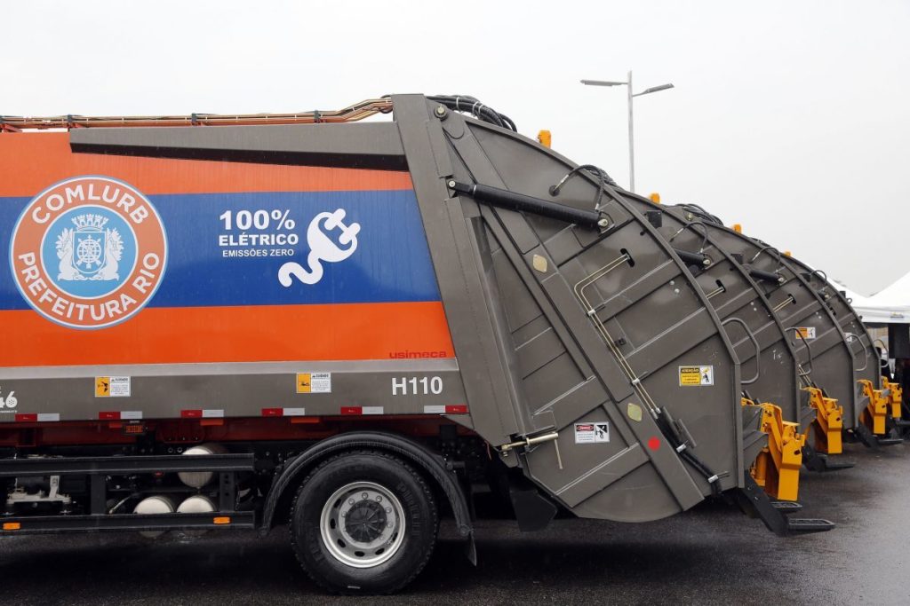 Rio A Cidade Do Ocidente A Ter Caminh Es De Lixo El Tricos Di Rio Do Rio De Janeiro