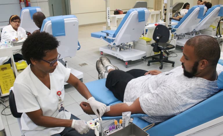Shopping Metropolitano Barra recebe coleta de sangue para o Hemorio