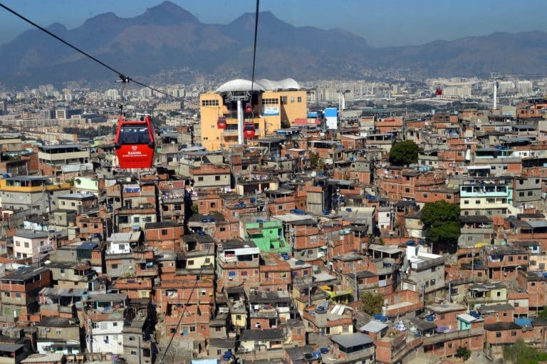 Estudo aponta dificuldades de jovens em comunidades do Rio
