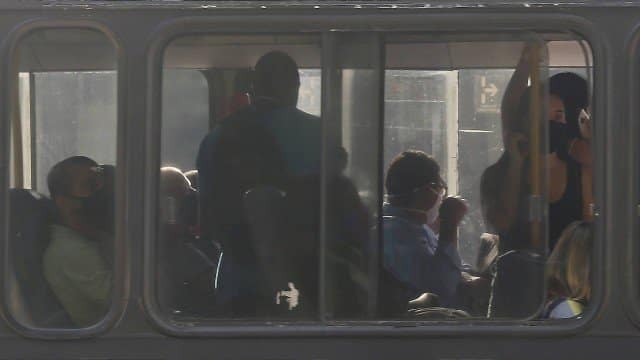 Decreto ‘permite’ passageiros em pé em ônibus intermunicipais do RJ