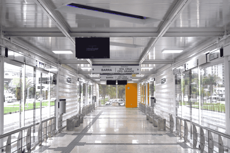 Visando a preservação de estações, BRT Rio lança campanha de conscientização ao público