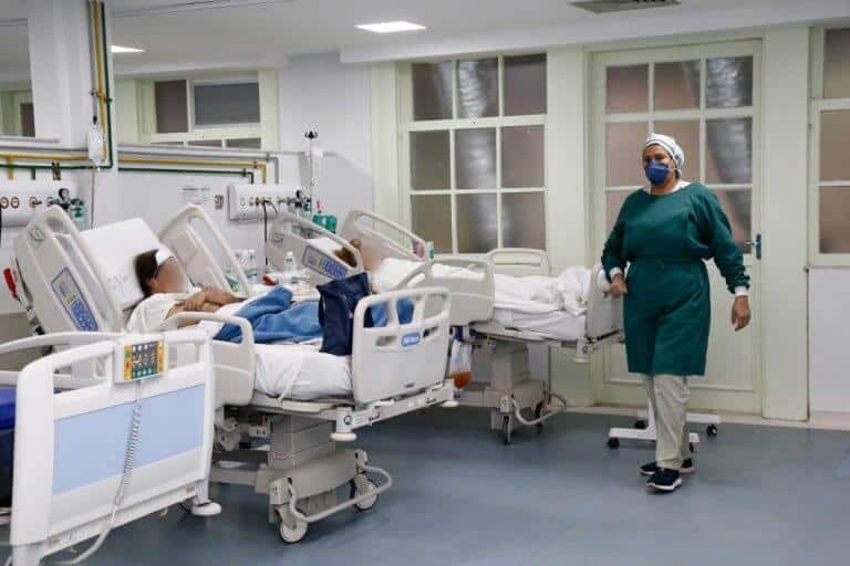 Taxa de hospitalizações de pacientes com Covid-19 cresceu mais de 5% em 24h