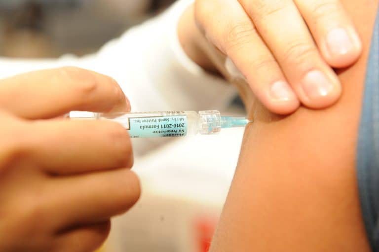 Fiocruz entrega à Anvisa pedido de uso emergencial da vacina de Oxford
