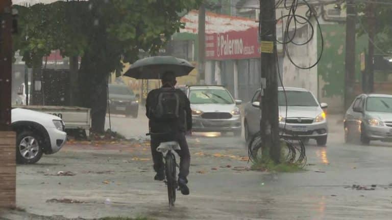 Forte chuva faz Rio entrar em estágio de mobilização