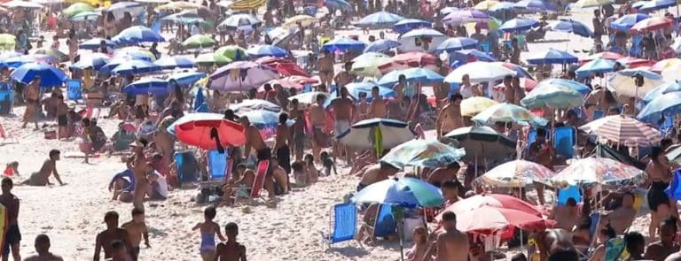 Cientistas da UFRJ sugerem suspensão imediata de eventos presenciais e fechamento das praias