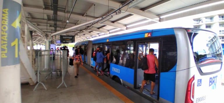 Ganime – Transportes do Rio: pague para entrar, reze para chegar