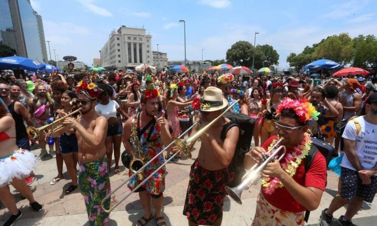 Associações decidem esperar opinião científica para confirmar ou não Carnaval de rua em 2022