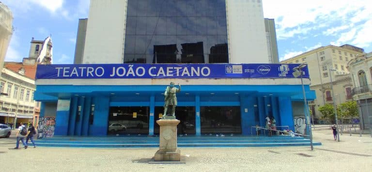 Fachada do Teatro João Caetano