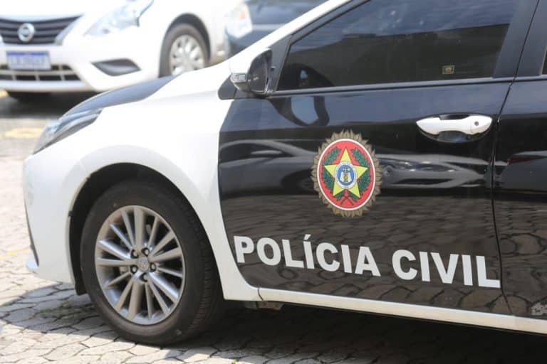 Policia investiga esquema de venda ilegal de diplomas dos ensinos fundamental e médio no Rio