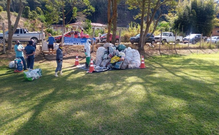 “Campo Limpo” recolhe embalagens vazias de agrotóxicos no interior do RJ