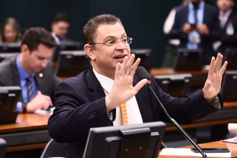 DEM tira Cesar Maia da presidência do partido no RJ e coloca Sóstenes Cavalcante