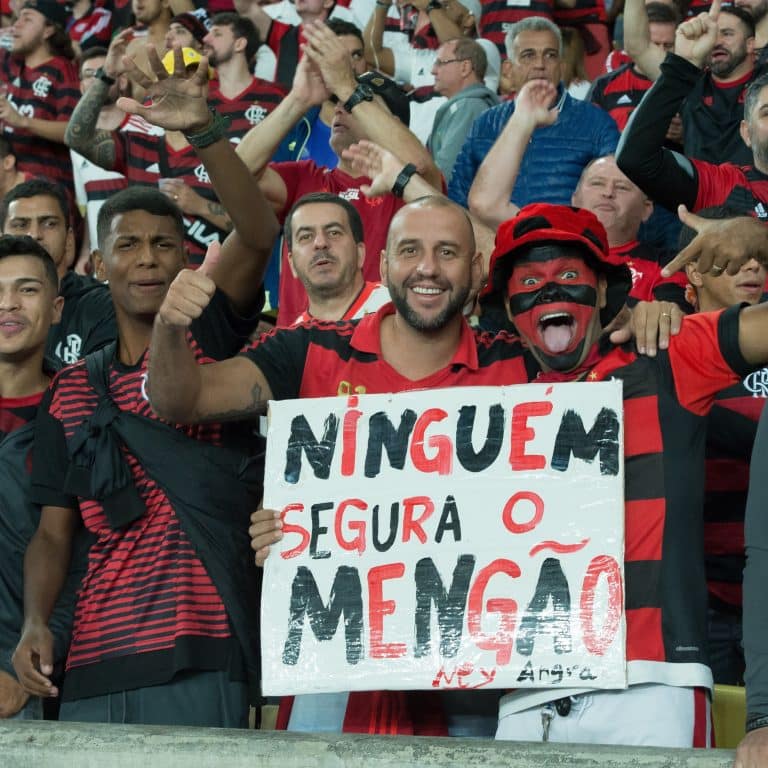 Prefeito do Rio e presidente do Flamengo divergem sobre onde construir o estádio rubro-negro
