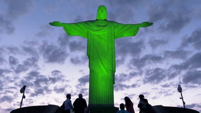 Cristo Redentor recebe iluminação especial para marcar o Setembro Verde