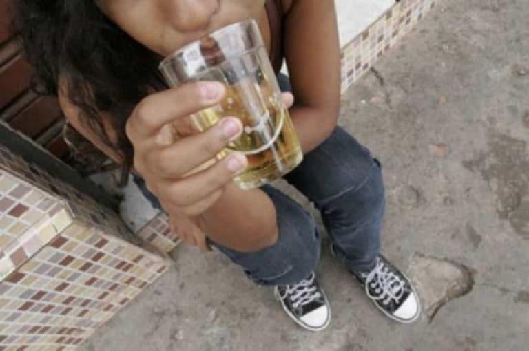 Aproximadamente 70% dos estudantes adolescentes do Rio já experimentaram bebida alcóolica, diz pesquisa