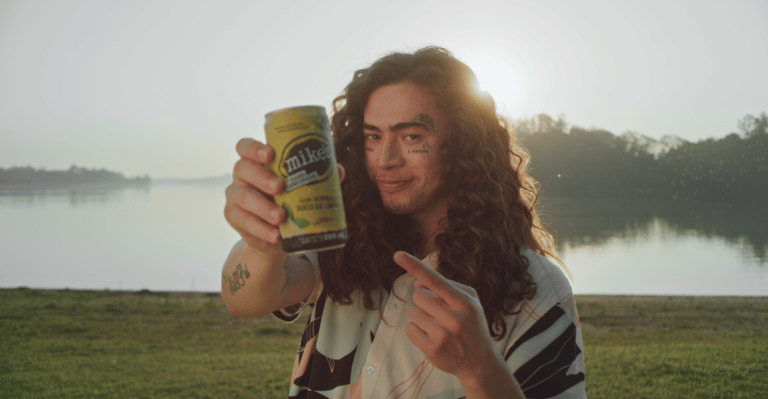 Mike’s Hard Lemonade se une a Whindersson Nunes para anunciar chegada em todo o Brasil