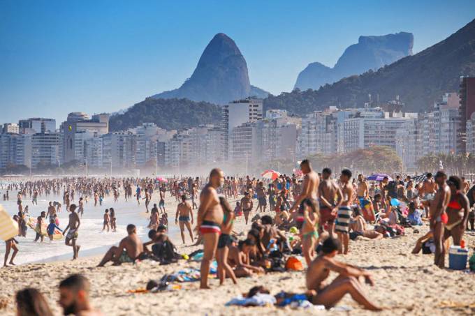 Fim de semana no Rio será de tempo abafado e pancadas de chuva
