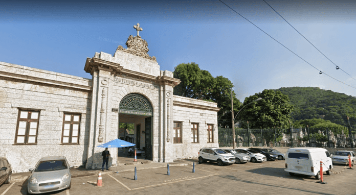 Fachada do Cemitério São João Batista, em Botafogo