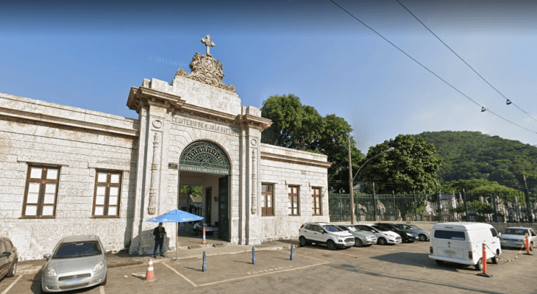 Fachada do Cemitério São João Batista, em Botafogo