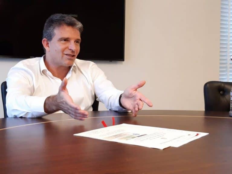 Leven Siano diz a Marques que Salgado estava jogando carteado no jogo do Guarani