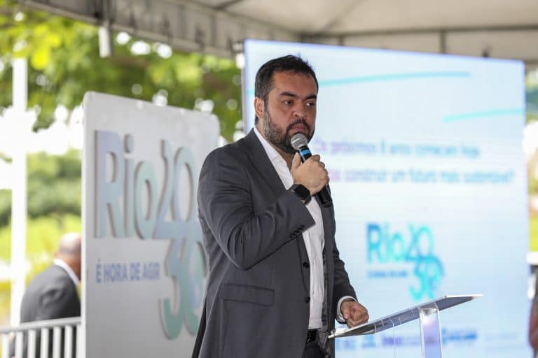 Cláudio Castro anuncia aumento de bolsas para pesquisadores fluminenses