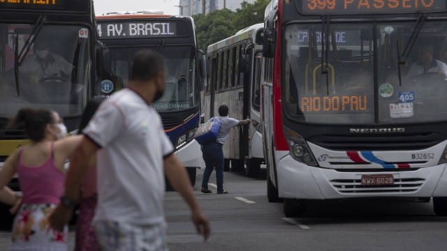 RJ sanciona lei que garante acessibilidade a pessoas com deficiência auditiva nos transportes públicos