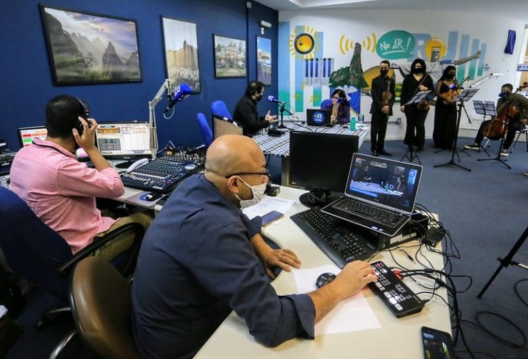Rádio Roquette-Pinto completa 88 anos e prepara programação especial com áudios históricos