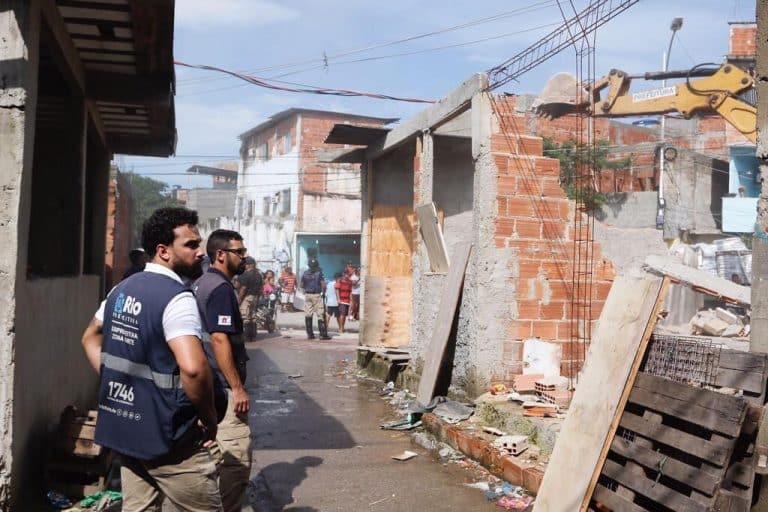 Prefeitura do Rio combate lava-jatos clandestinos na Rua Leopoldo Bulhões