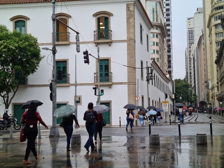 Rio de Janeiro entra em estágio de mobilização devido à chuva intensa