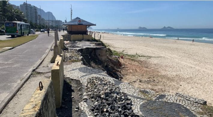Calçadas da praia da Barra da Tijuca sofrem com má conservação