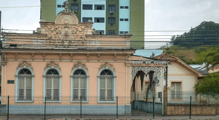 Casarão de Generozo Portella, em Três Rios, é tombado pelo Instituto Estadual do Patrimônio Cultural