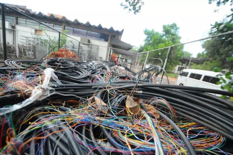 Furtos de cabos de energia causam um prejuízo de R$250 mil mensais a cidade do Rio