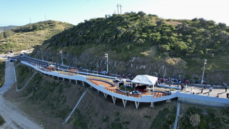 Mirante da Prainha, em Arraial do Cabo, é inaugurado por Cláudio Castro