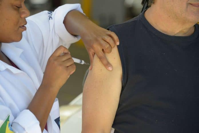 Imagem meramente ilustrativa de vacinação no Rio de Janeiro