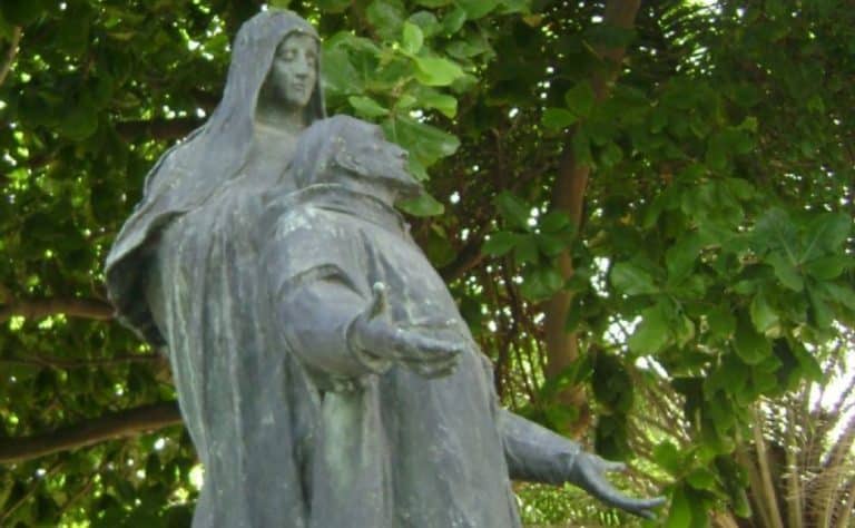 Estátua de São Francisco de Assis e Santa Clara, na Glória, é depredada