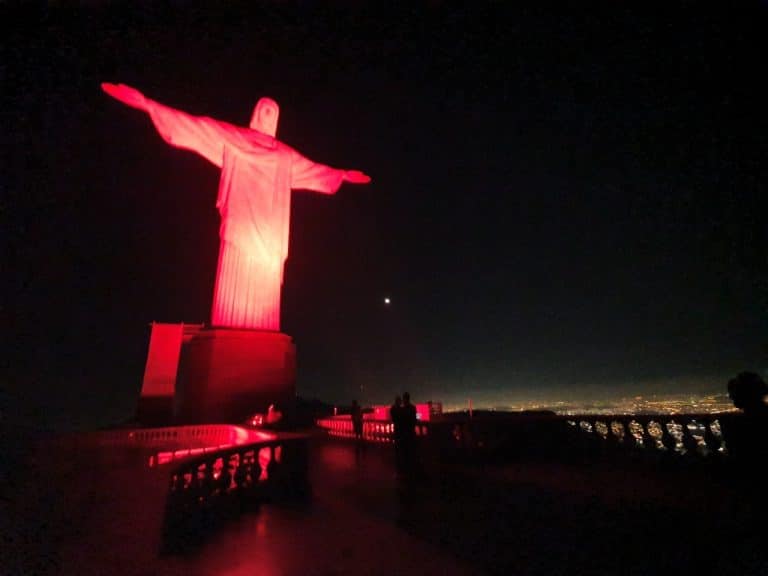 Cristo Redentor será iluminado em vermelho pela campanha campanha ‘Sinais do Coração’
