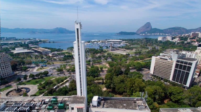 Antes para bilionários e multinacionais, escritórios de luxo do Centro do Rio agora cabem no bolso de médias empresas