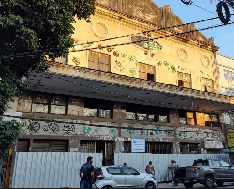 Antigo prédio do Cine Guaraci, em Rocha Miranda, dará lugar a loja da Nalin